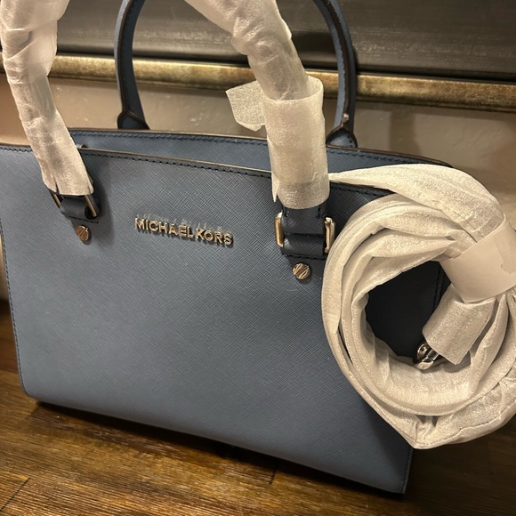 Michael Kors Blue Crossbody Bag Selma - Picture 2 of 5